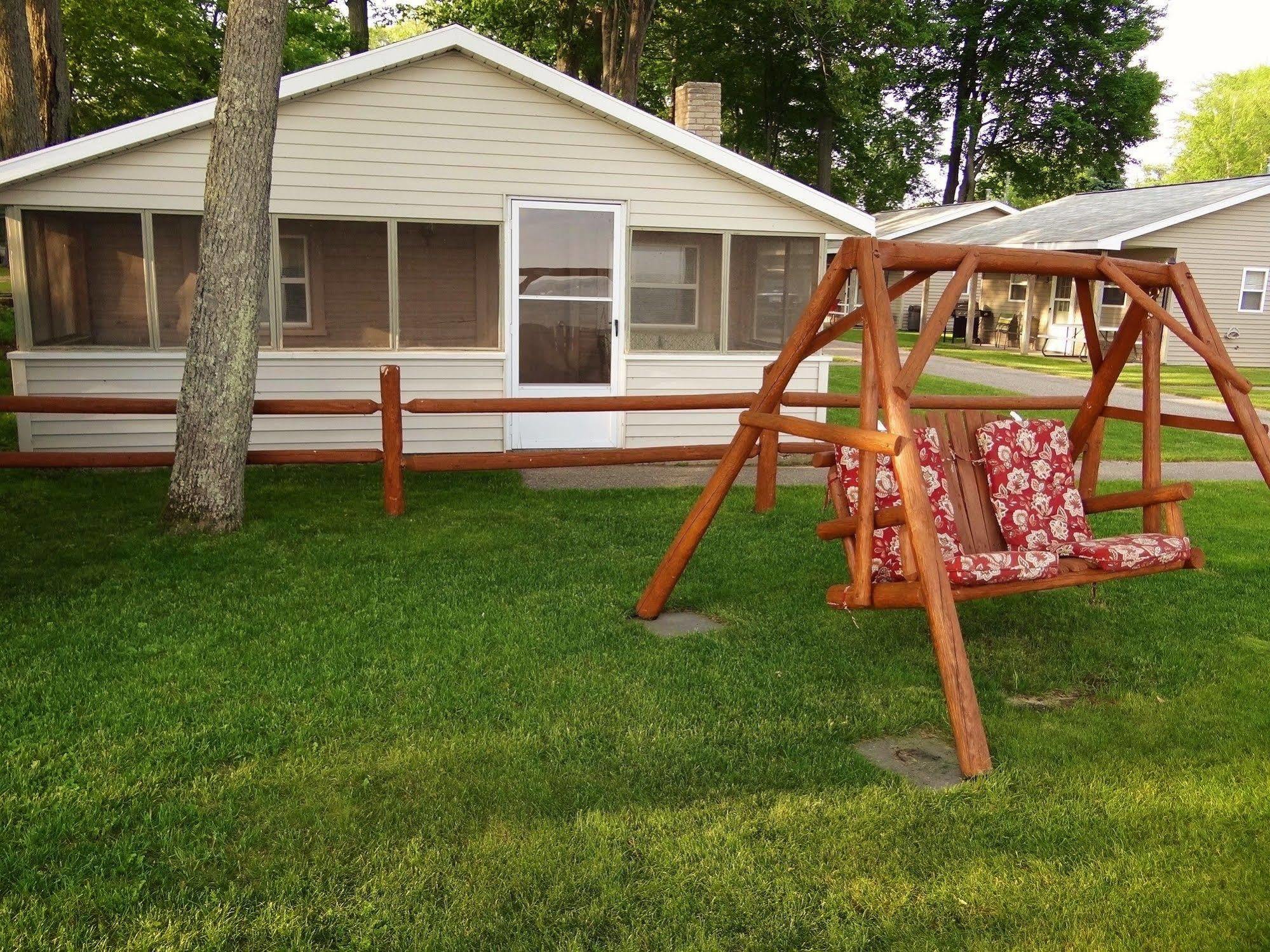 Sunset Resort Prudenville Exterior photo