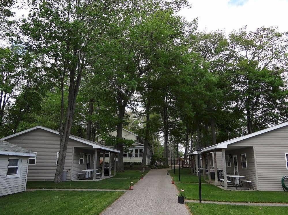 Sunset Resort Prudenville Exterior photo
