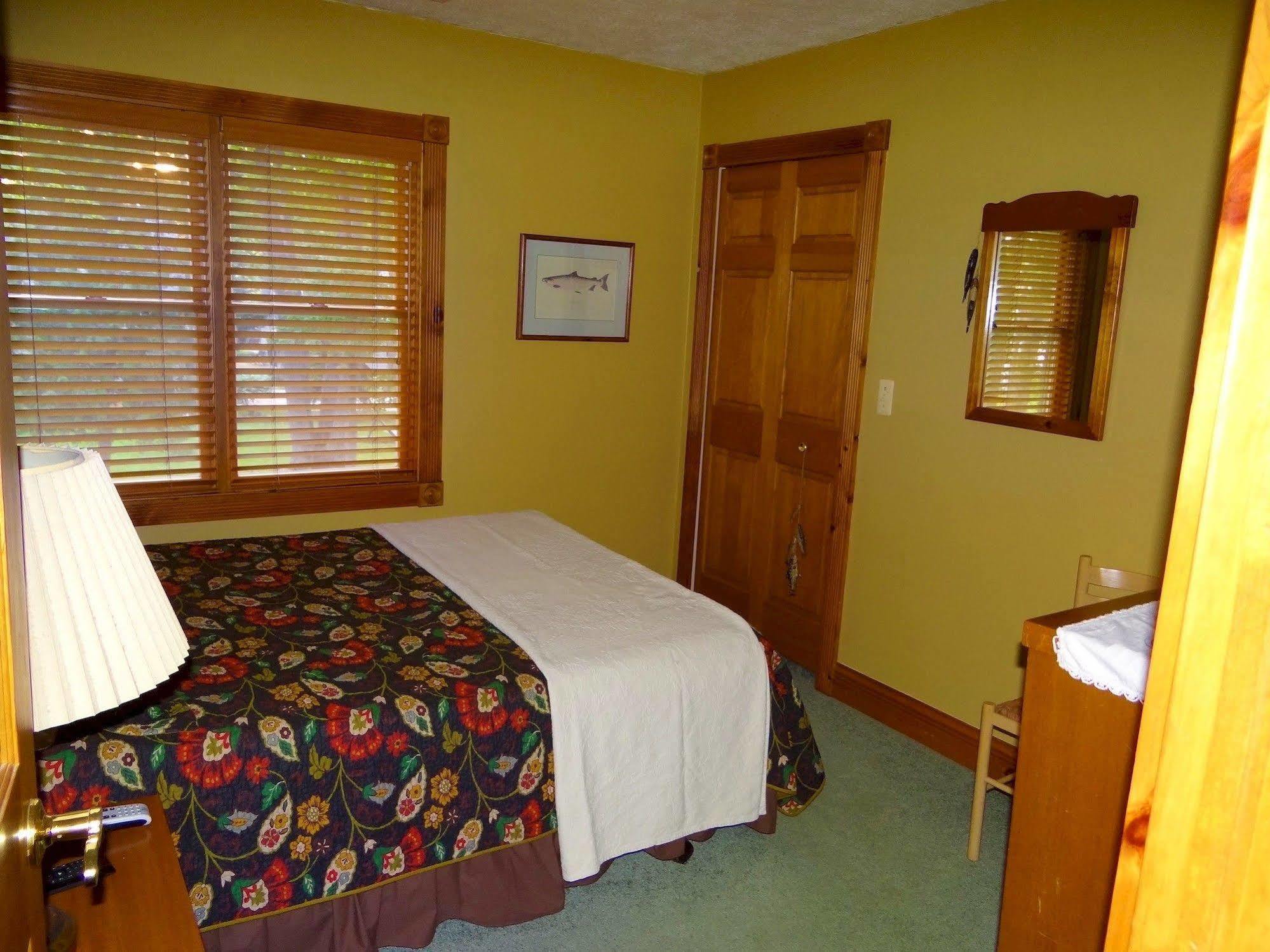 Sunset Resort Prudenville Exterior photo