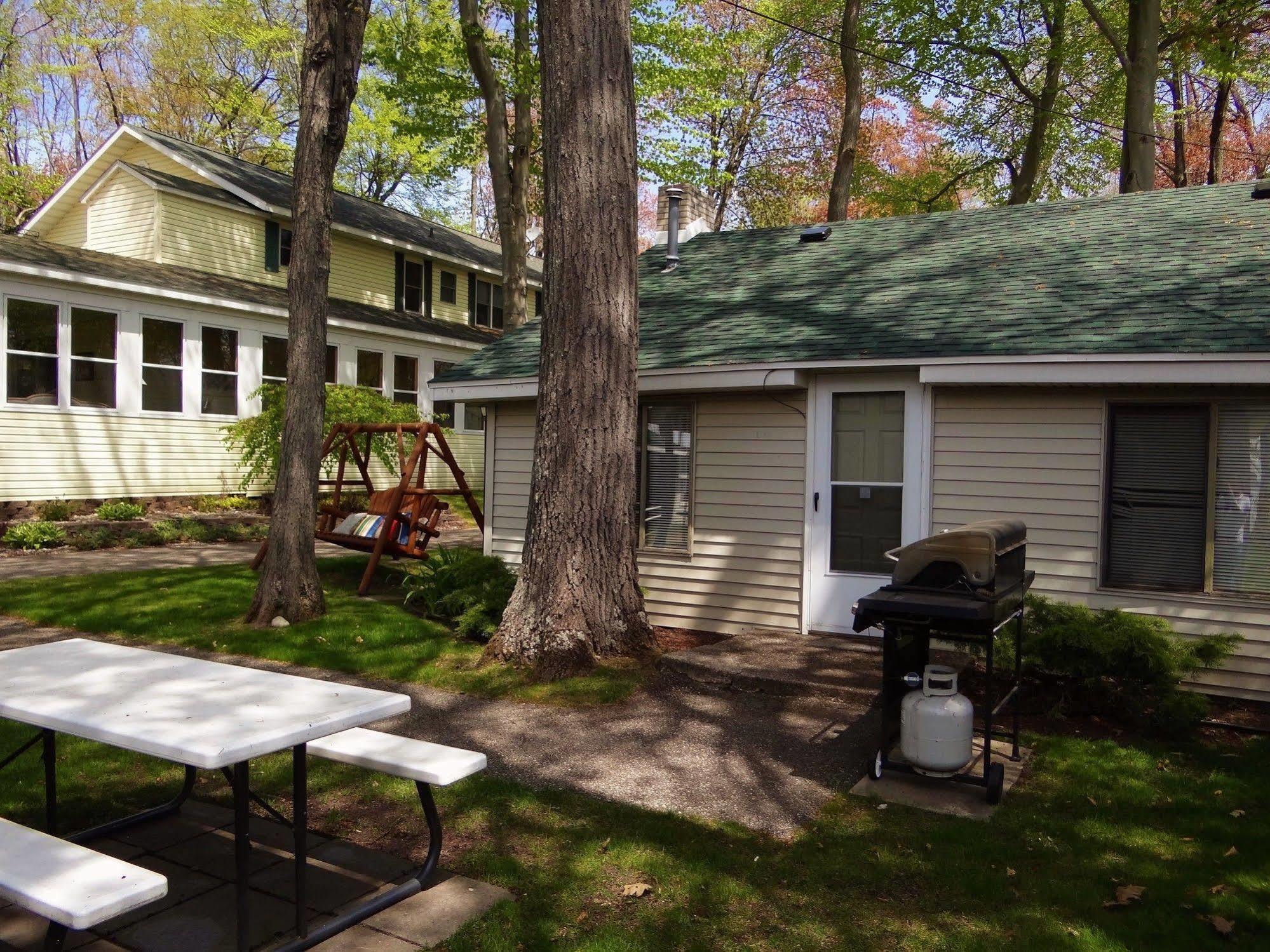 Sunset Resort Prudenville Exterior photo