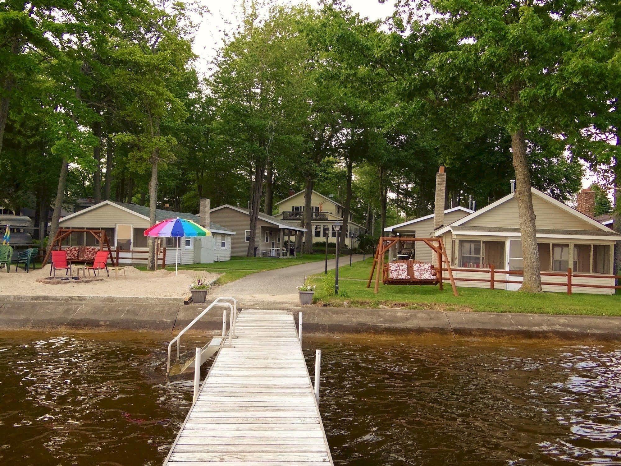 Sunset Resort Prudenville Exterior photo