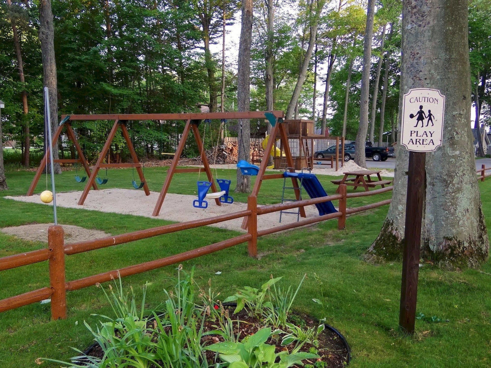 Sunset Resort Prudenville Exterior photo